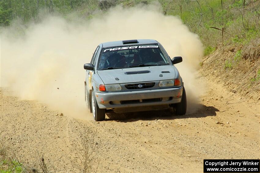 Dexter Clark / Jon McCallie Nissan Sentra SE-R on SS4, J5 South.