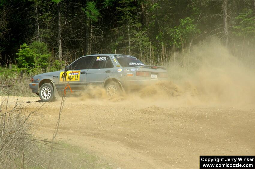 Dexter Clark / Jon McCallie Nissan Sentra SE-R on SS4, J5 South.