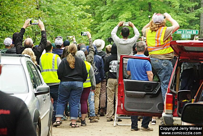 Spectators on SS8, Refuge II.