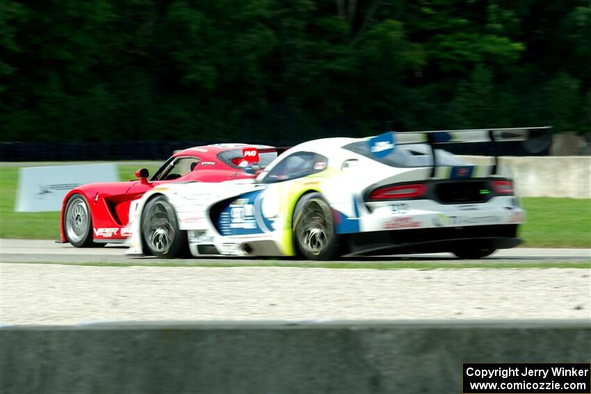 Ben Keating's Dodge Viper GT3-R goes for an outside pass on Mansen Way's Dodge Viper Competition Coupe.