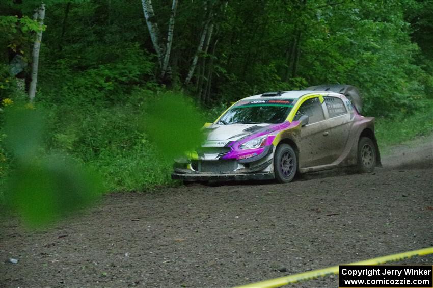 Patrick Gruszka / Florian Barral Mitsubishi Mirage RS on SS8, Refuge II.