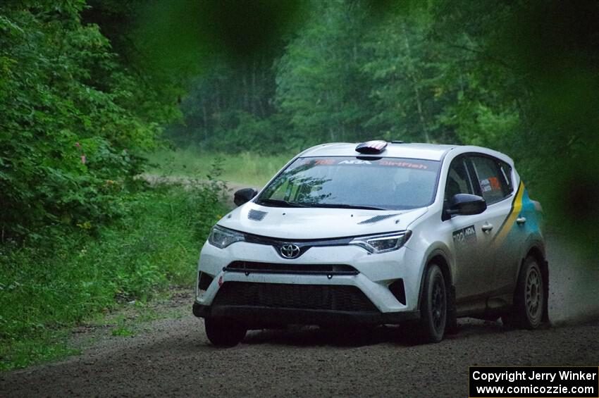 Alejandro Perusina / Andres Bautista Toyota RAV4 on SS8, Refuge II.