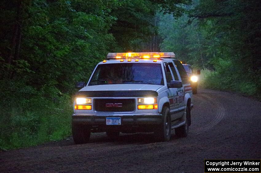 A GMC Suburban sweeps SS8, Refuge II.