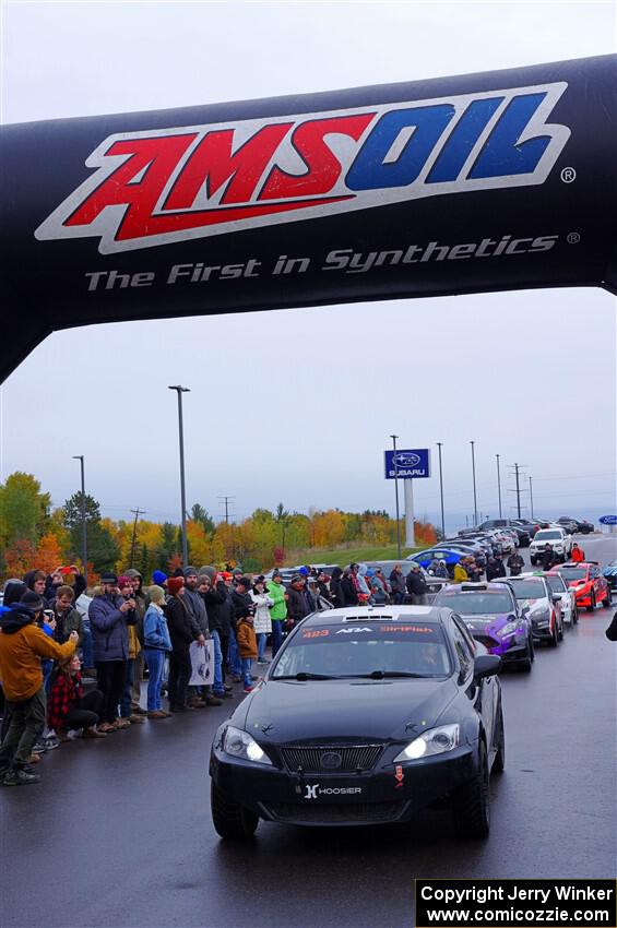 Michael Hooper / Claudia Barbera-Pullen Lexus IS350 leaves the ceremonial start.