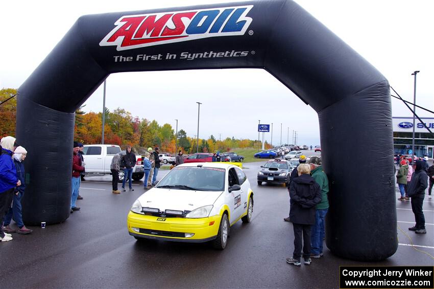 Drake Willis / Forrest Wilde Ford Focus leaves the ceremonial start.