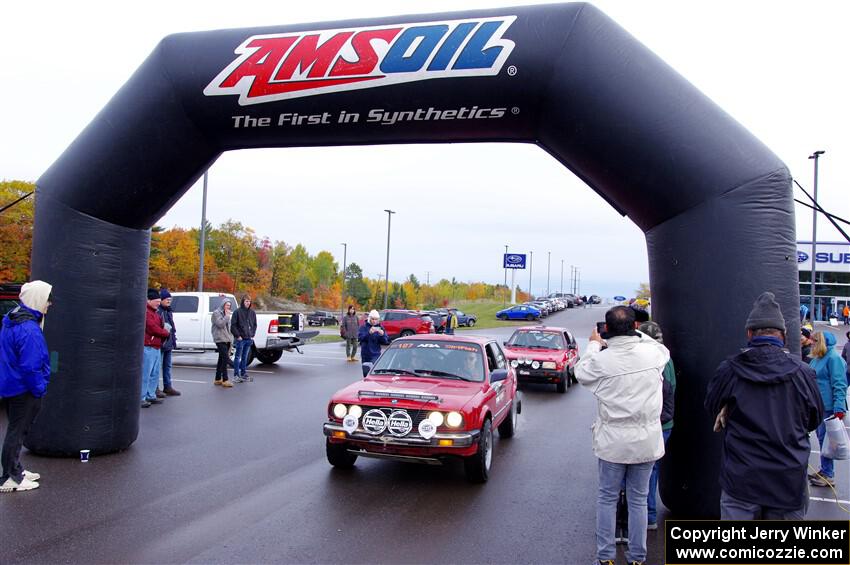 Levi Johnson / Griffin Johnson BMW 325e leaves the ceremonial start.