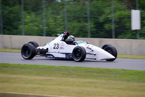 Eddie Beswick's Spectrum F1600 and Ayrton Houk's Mygale GR