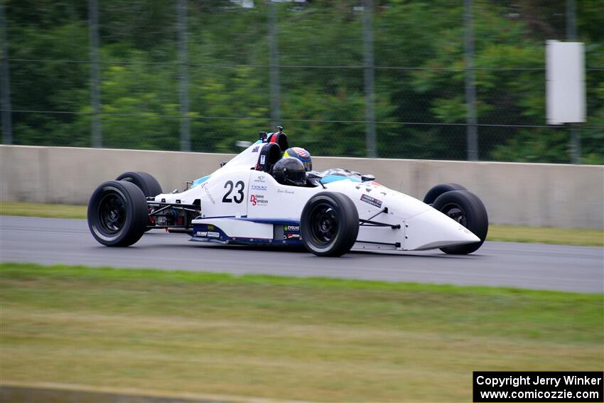 Eddie Beswick's Spectrum F1600 and Ayrton Houk's Mygale GR