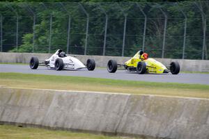 Sebastian Mateo Naranjo's Mygale SJ13 and Eddie Beswick's Spectrum F1600