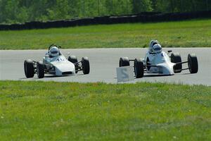 Alan Murray's Formula F Swift DB-1 and Dave Henderson's CFF Crossle' 45F