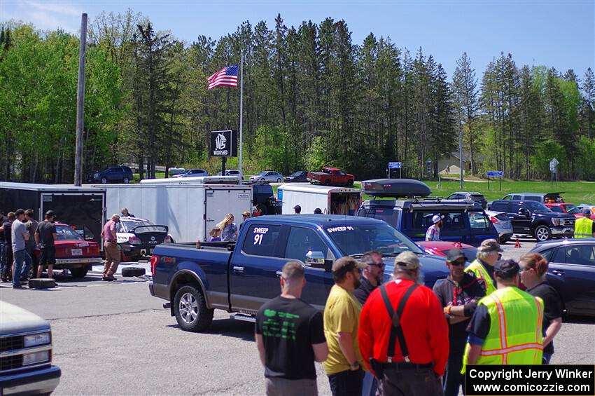 Workers prepare to head out to the stages after the meeting.