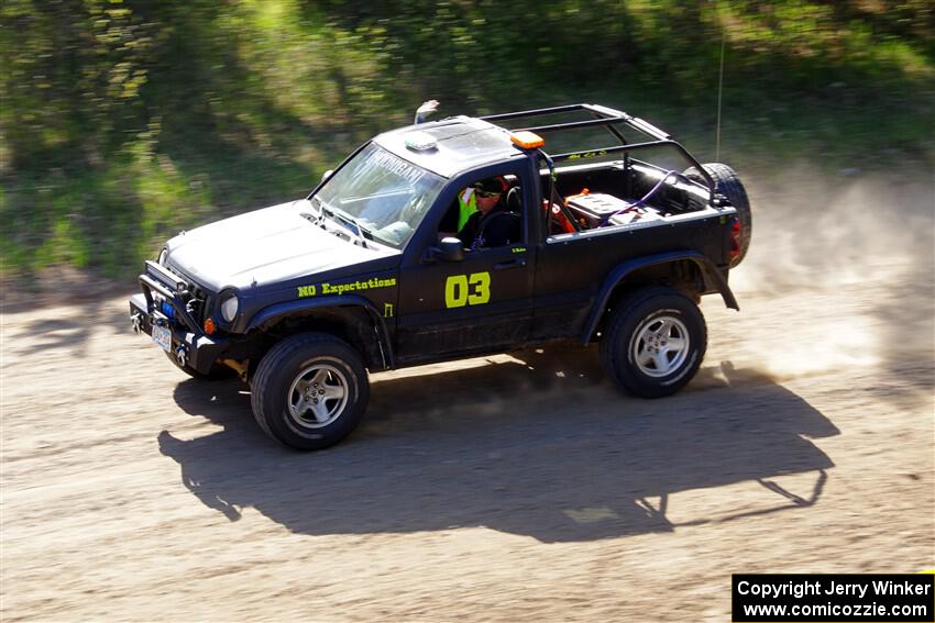 A Jeep Liberty sweeps SS4, Parkway II.