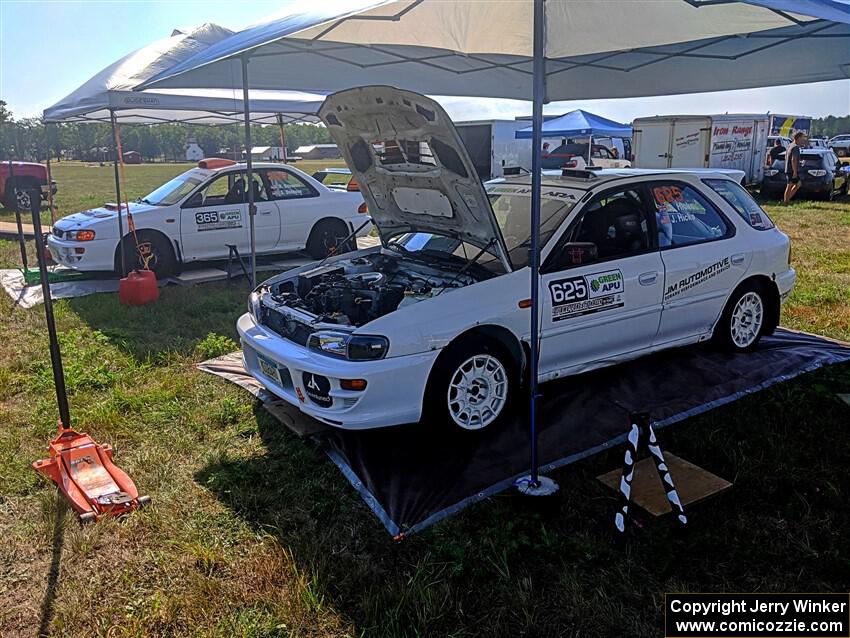 Aidan Hicks / John Hicks Subaru Impreza Wagon and Richard Donovan / Greg Donovan Subaru Impreza before the event.