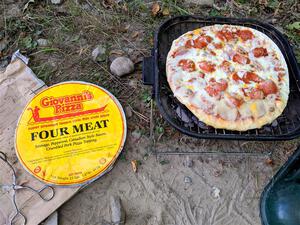 The grilled pizza is ready before the start of SS7, Kabekona II.