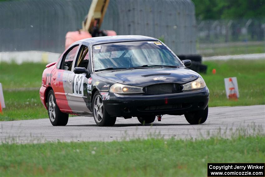 Owen Benson's ITJ Ford Contour