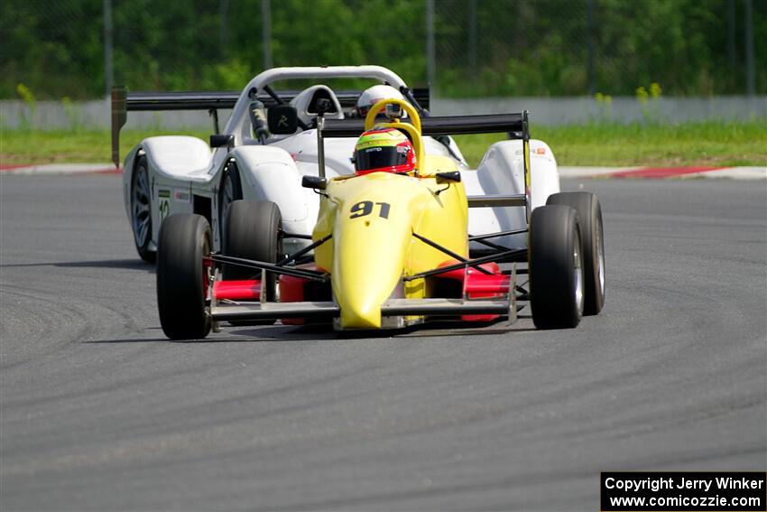 Mike Fowler's Van Diemen RF96 Formula Continental and Joe Dehen's P2 Radical SR3 RS 1500