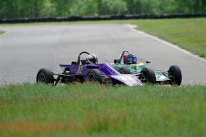 Murray Burkett's Van Diemen RF78 and Wayne Schellekens' Hawke DL2A Formula Fords