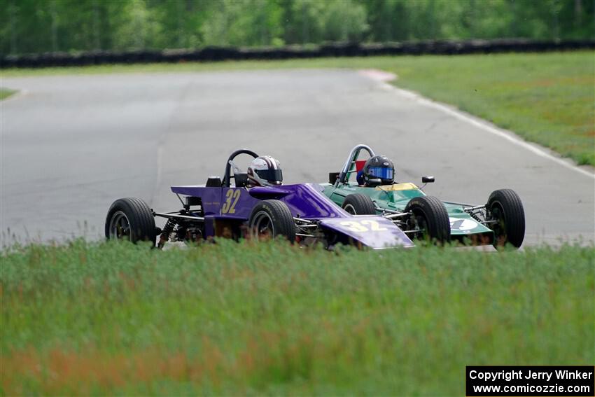 Murray Burkett's Van Diemen RF78 and Wayne Schellekens' Hawke DL2A Formula Fords