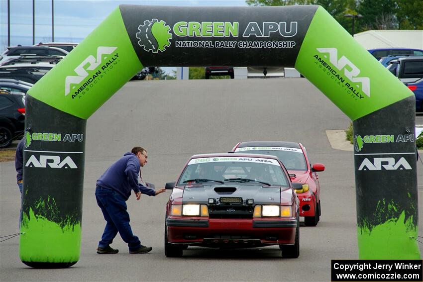 Neil CarlinSchauer / Tim Kohlmann Ford Mustang SVO at the ceremonial start.