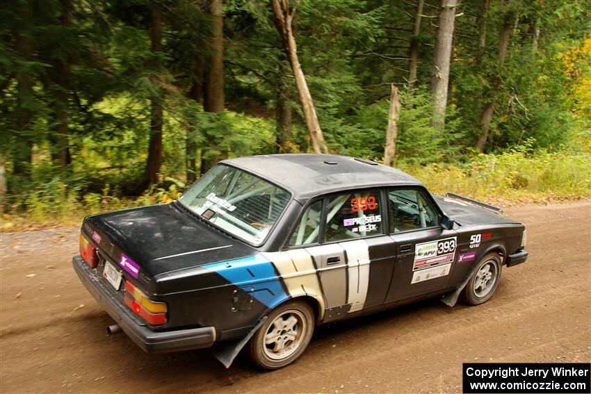 Adam Brock / Bryce Proseus Volvo 244 on SS2, Bob Lake I.