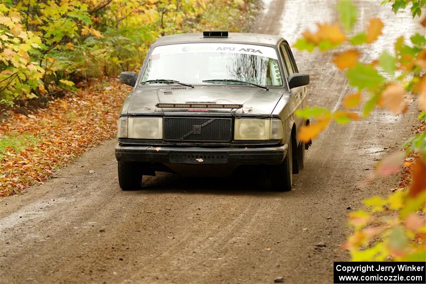 Adam Brock / Bryce Proseus Volvo 244 on SS13, Trouble.