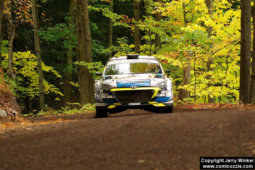 Enda McCormack / Liam McCormack Hyundai i20 R5 on SS16, Mount Marquette.