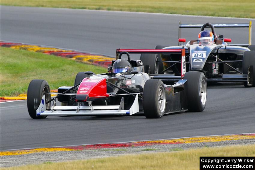 Charles Livingston's JDR F1000 and Peter Ruggiero's Swift 016.a