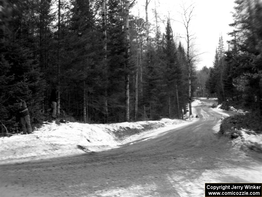 A break between cars on SS7, Hunters-McCormick Lake I.