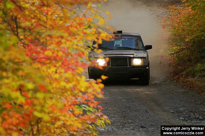 Adam Brock / Shanti Witt Volvo 244 on SS15, Double Trouble.