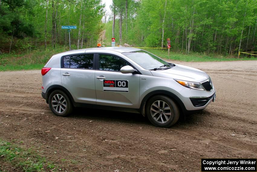 The '00' car, a Kia Sportage, on SS5, Kabekona II.