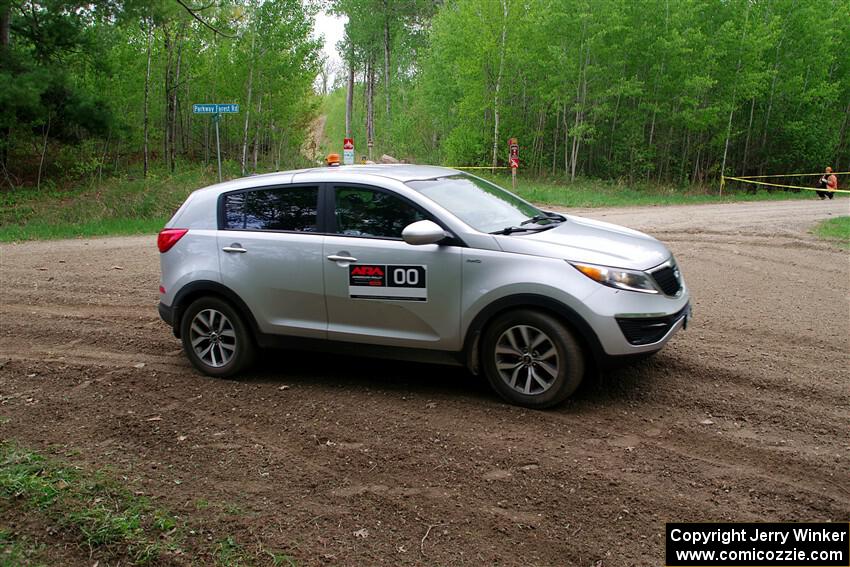 The '00' car, a Kia Sportage, on SS5, Kabekona II.