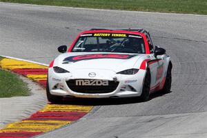 Brian Henderson's Mazda MX-5 Cup