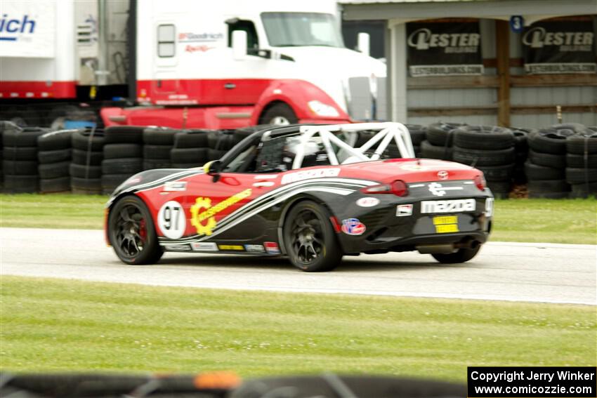 Brian Henderson's Mazda MX-5 Cup