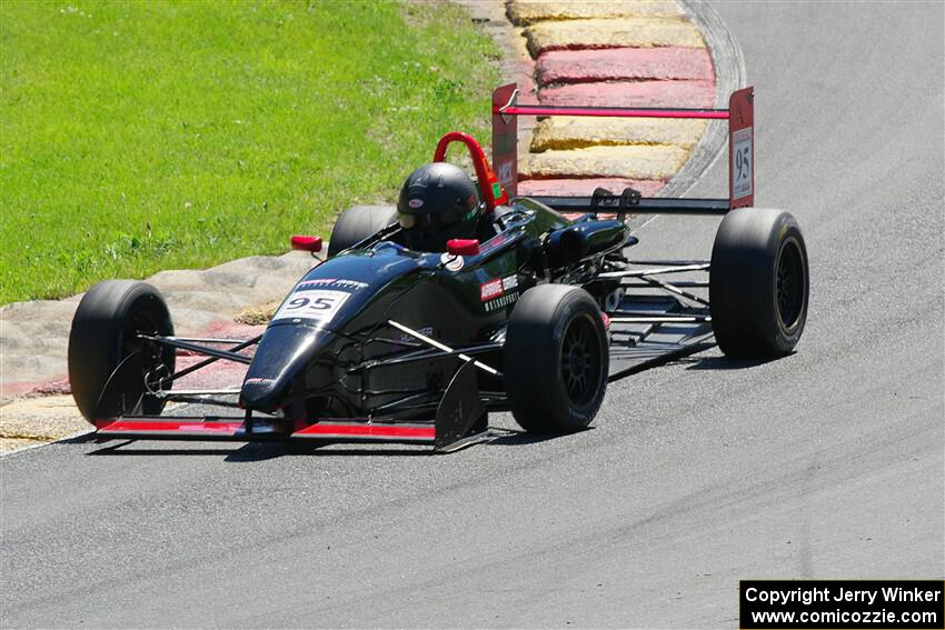 Vaughn Mishko's Van Diemen Élan DP08