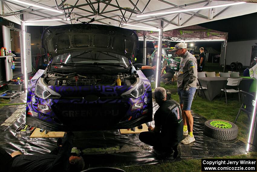 Patrick Gruszka / John Hall Hyundai i20 R5 and Alastair Scully / Stefan Trajkov Hyundai i20 R5 at Pioneer Farm after day two.