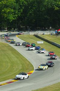 The field comes into the Hurry Downs on lap 1 of race 1.