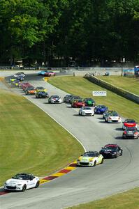 The field comes into the Hurry Downs on lap 1 of race 1.
