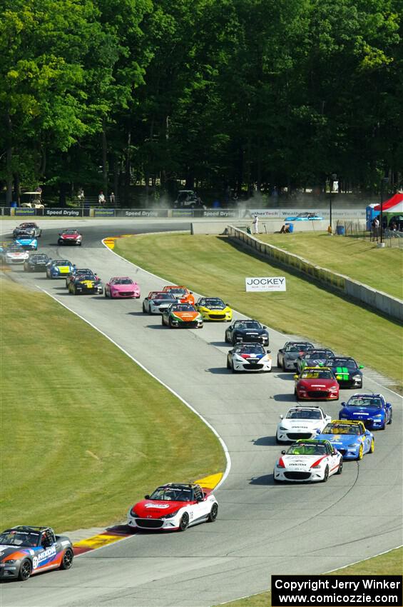 The field comes into the Hurry Downs on lap 1 of race 1.