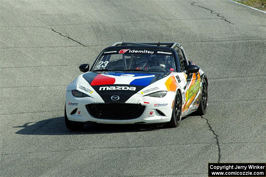 Glenn McGee's Mazda MX-5 Cup
