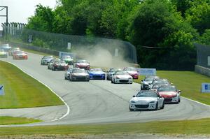 The field comes into turn 3 on the restart of race 1.