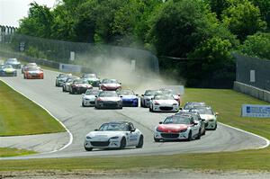 The field comes into turn 3 on the restart of race 1.