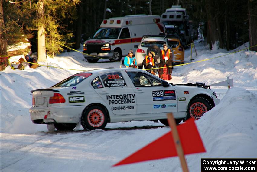 Steve Rowlands / Tessa Jordan BMW 330i spins on SS15, Agren-Hunters II.