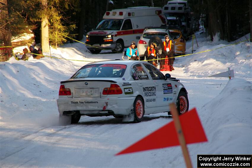 Steve Rowlands / Tessa Jordan BMW 330i spins on SS15, Agren-Hunters II.