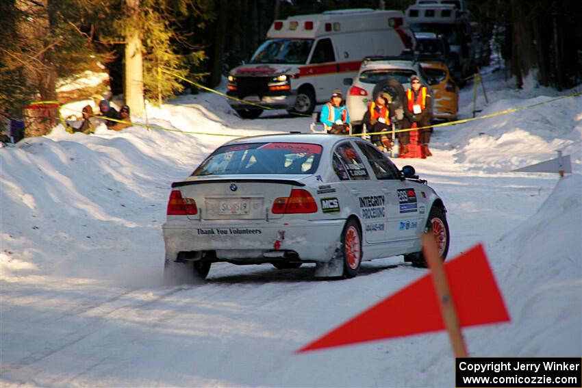 Steve Rowlands / Tessa Jordan BMW 330i spins on SS15, Agren-Hunters II.