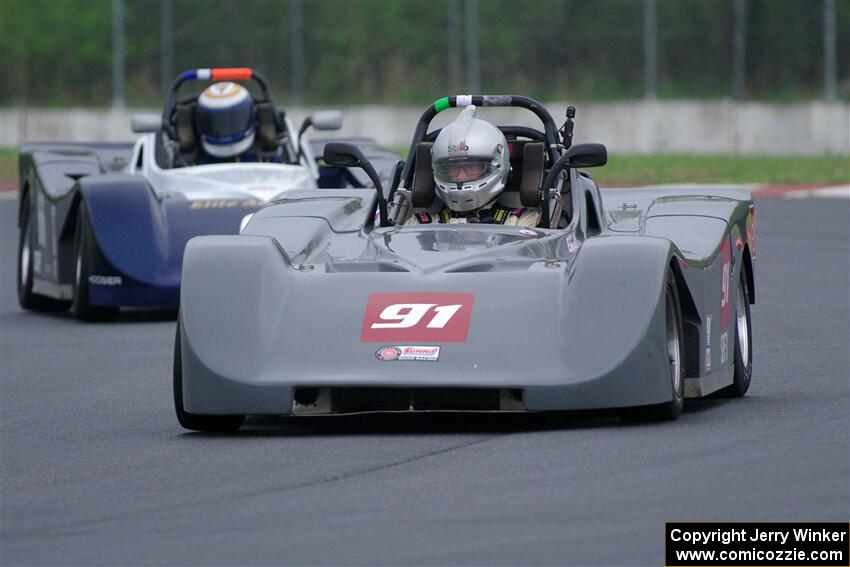 Justin Elder's Spec Racer Ford 3 and Peter Jankovskis' Spec Racer Ford