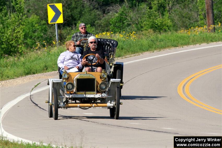 James Vasel's 1911 Brush Model E and Pat McDivitt's 1906 Ford Model F