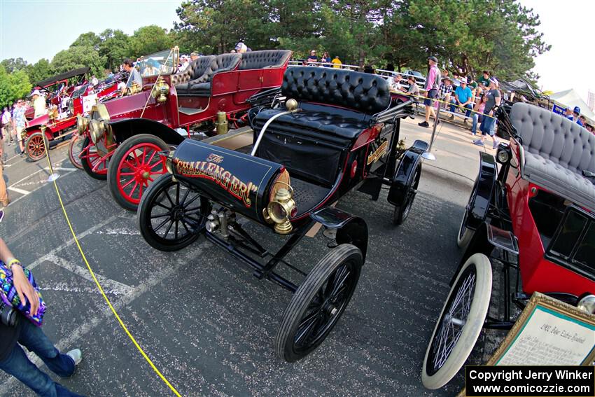 1903 Oldsmobile on display at the finish.