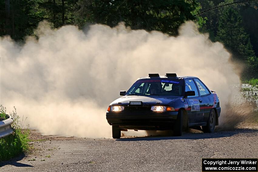 Joe Boburka / Elizabeth Unglenieks-Ploeg Ford Escort on SS6, Camp 3 South.