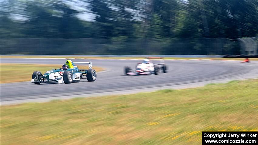 Derek Chan's Formula Enterprises 2 and John Janssen's Formula Continental Van Diemen RF02/Mazda