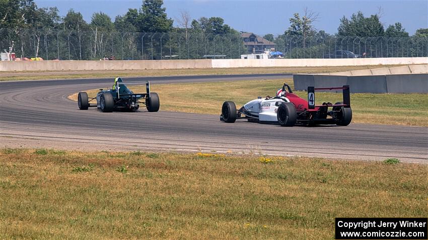 Derek Chan's Formula Enterprises 2 and John Janssen's Formula Continental Van Diemen RF02/Mazda